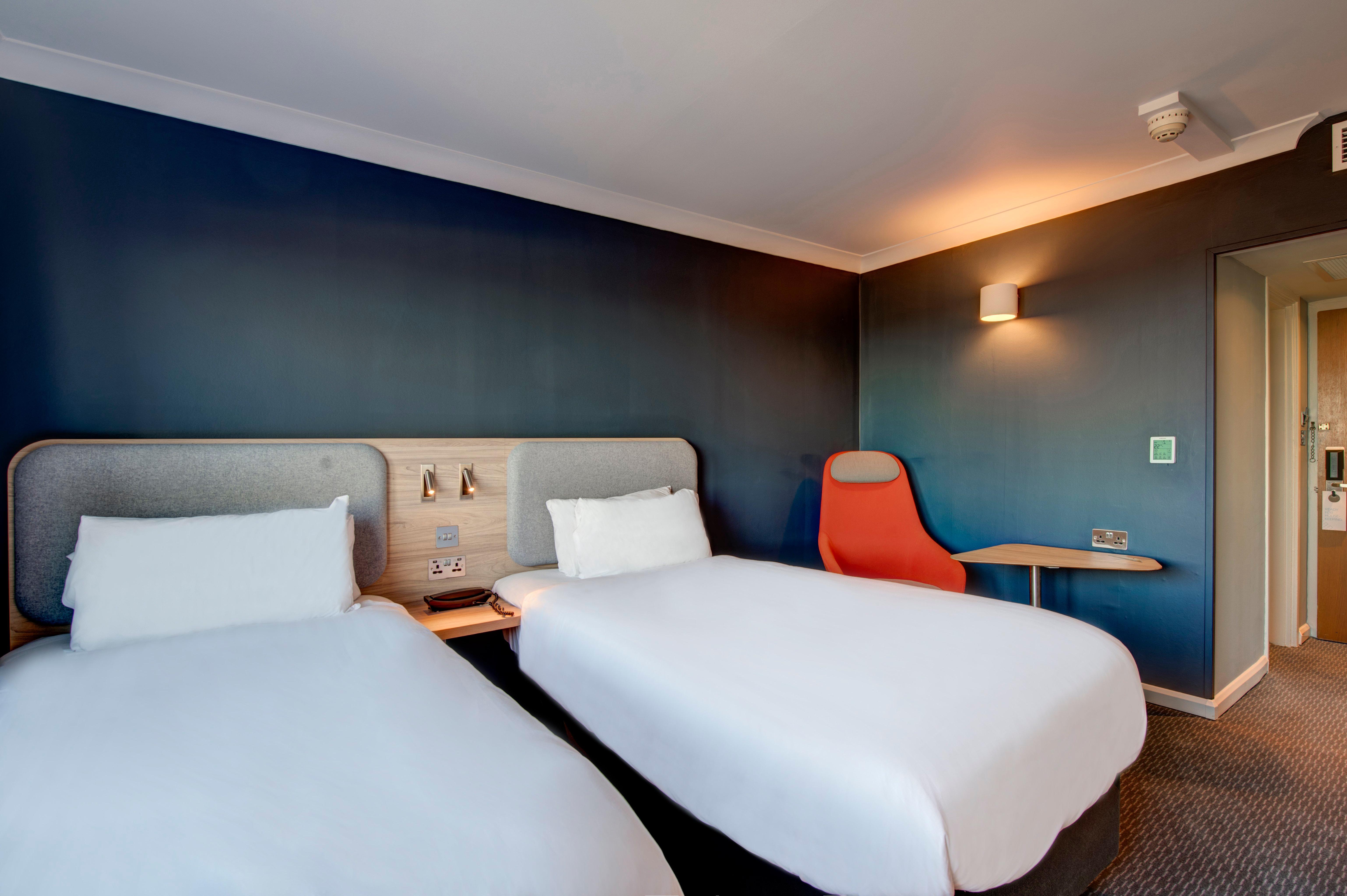 Holiday Inn Express Edinburgh City West, An Ihg Hotel Buitenkant foto